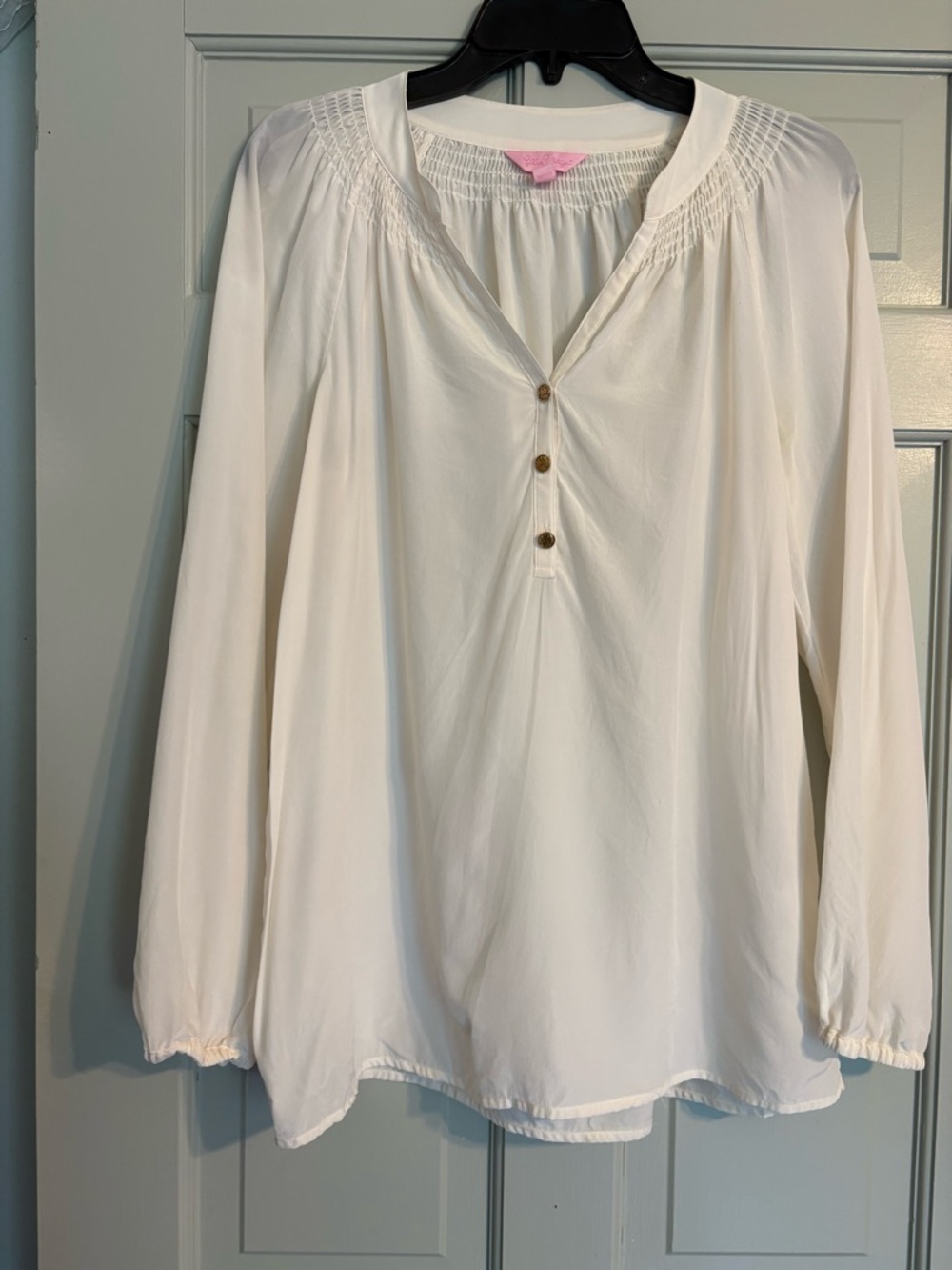 Lilly Pulitzer M Ivory VNeck Long Sleeve Silk Blouse With Gold Buttons